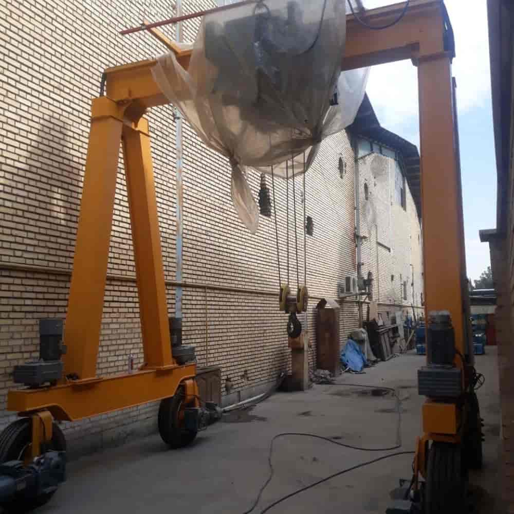 جرثقیل دروازه ای چهارچرخ متحرک